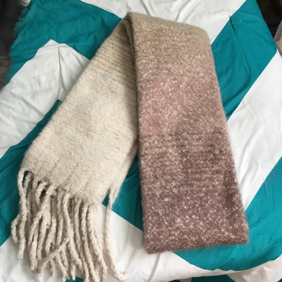 Scarf - Picture 1 of 1